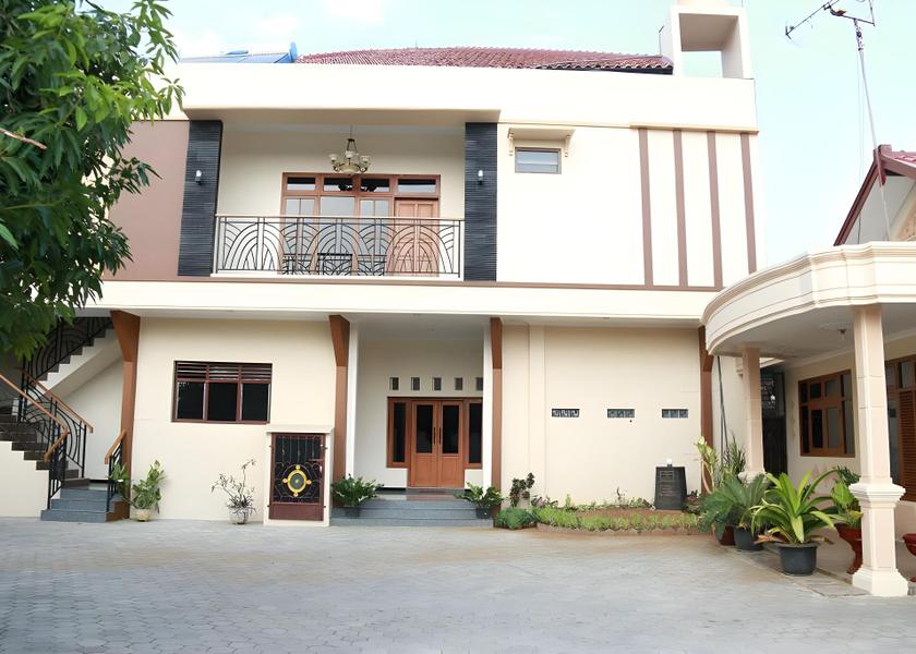 Central Java Pati Hotel Exterior