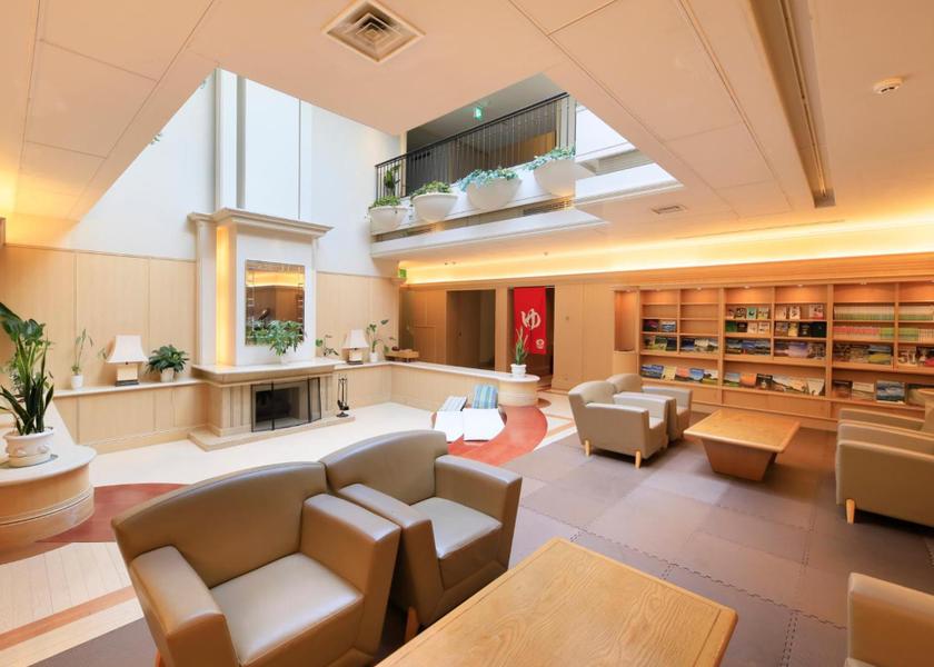 shared lounge/tv area