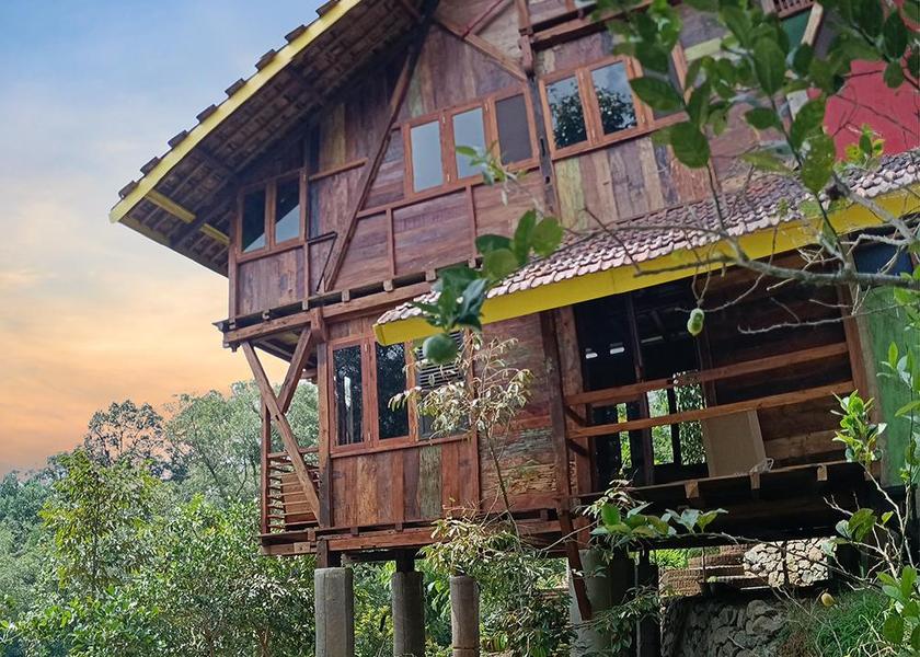 Central Java Karanganyar Hotel Exterior