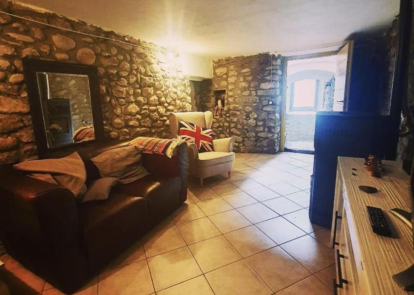 shared lounge/tv area