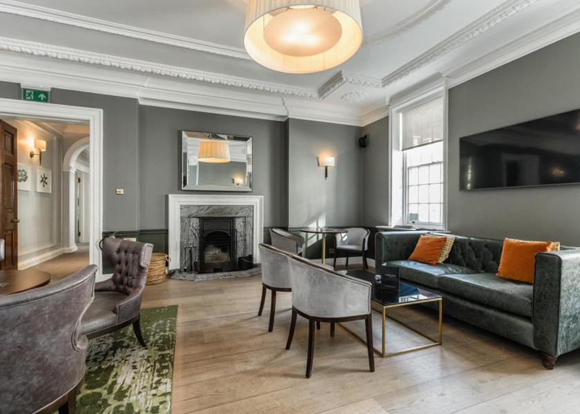 shared lounge/tv area