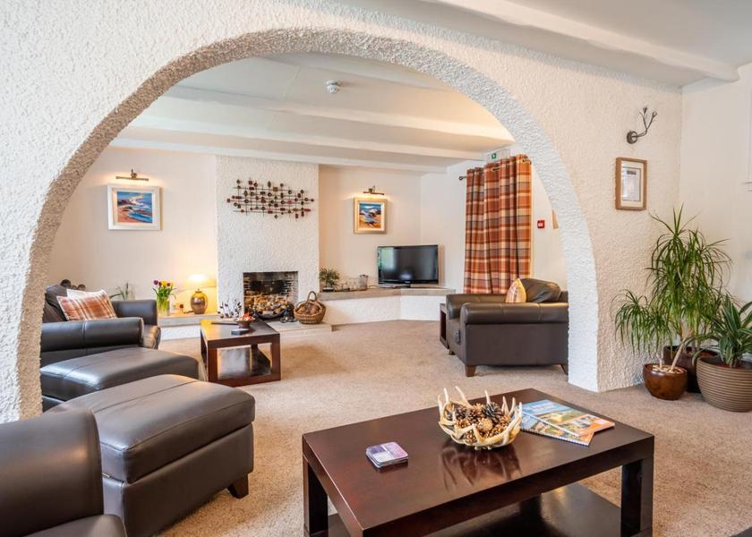 shared lounge/tv area
