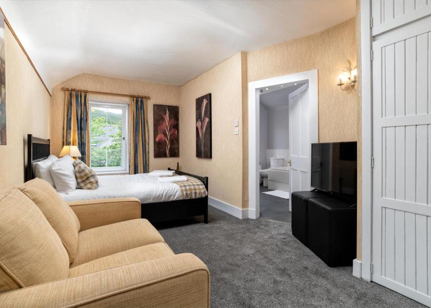 Scotland Ballater Family Room with Garden View