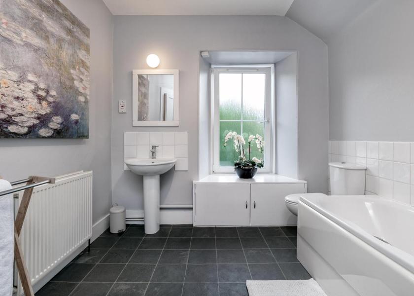 Scotland Ballater Family Room with Garden View