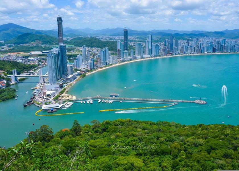 Santa Catarina Balneário Camboriú surrounding environment