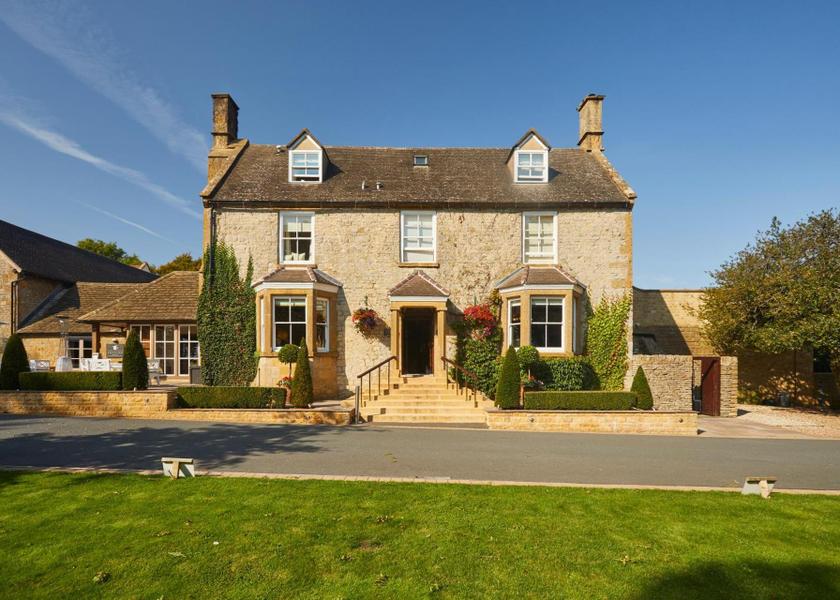 England Broadway exterior view