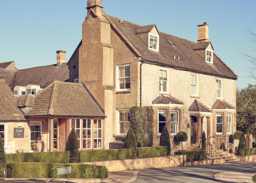 England Broadway exterior view