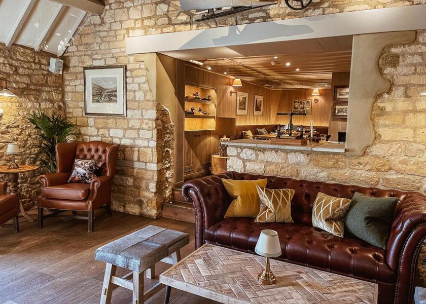 England Broadway bar/lounge