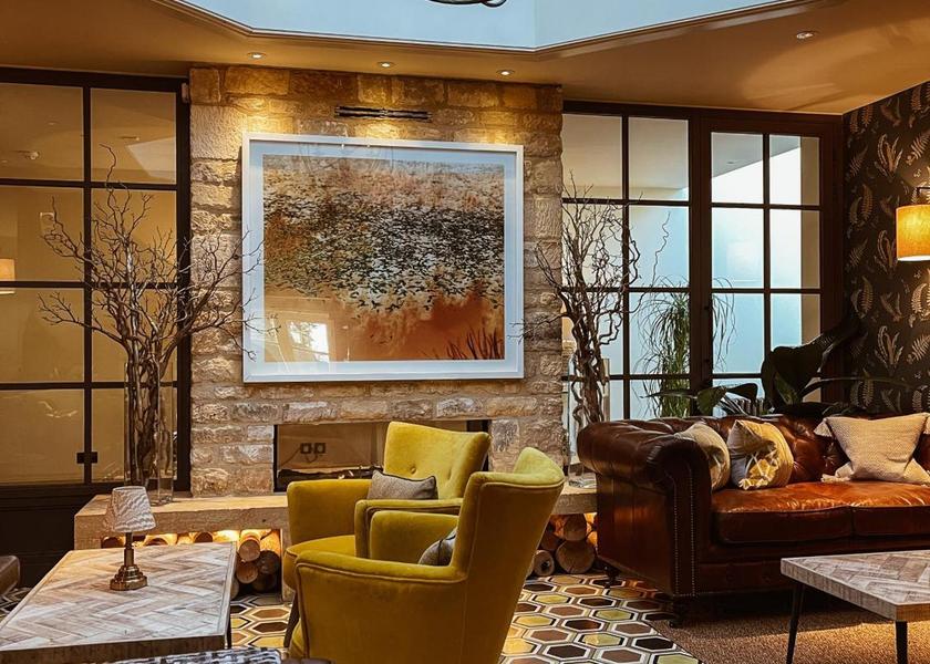 England Broadway bar/lounge