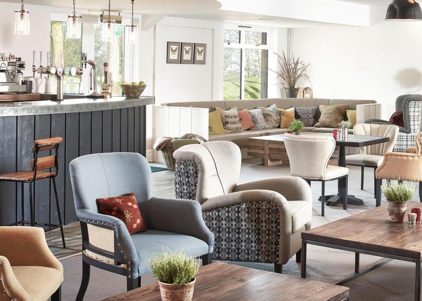 England Broadway bar/lounge