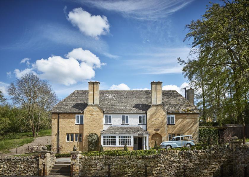 England Broadway exterior view