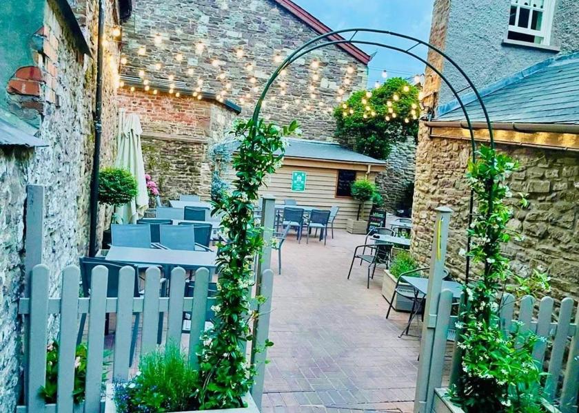 Wales Abergavenny garden