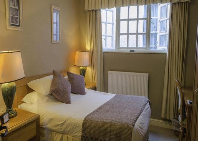 Wales Abergavenny double room-standard-ensuite