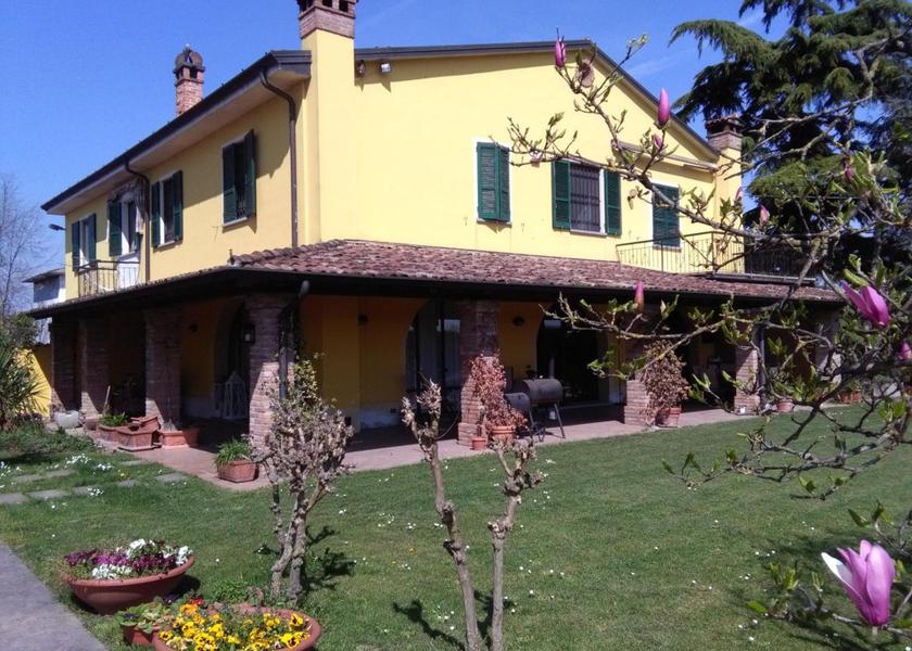 Lombardy Crema exterior view