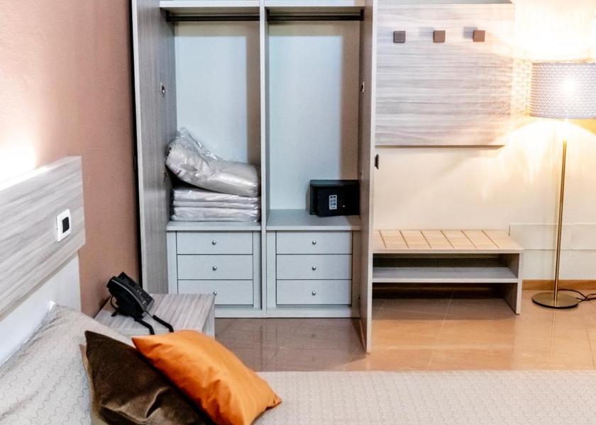 Lombardy Crema Standard Single Room