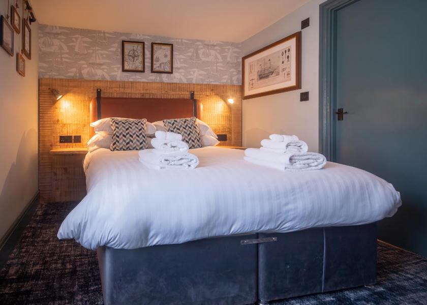 England Bedale HMS White Bear (King)