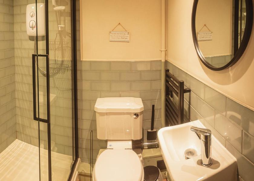 England Bedale HMS White Bear (King)