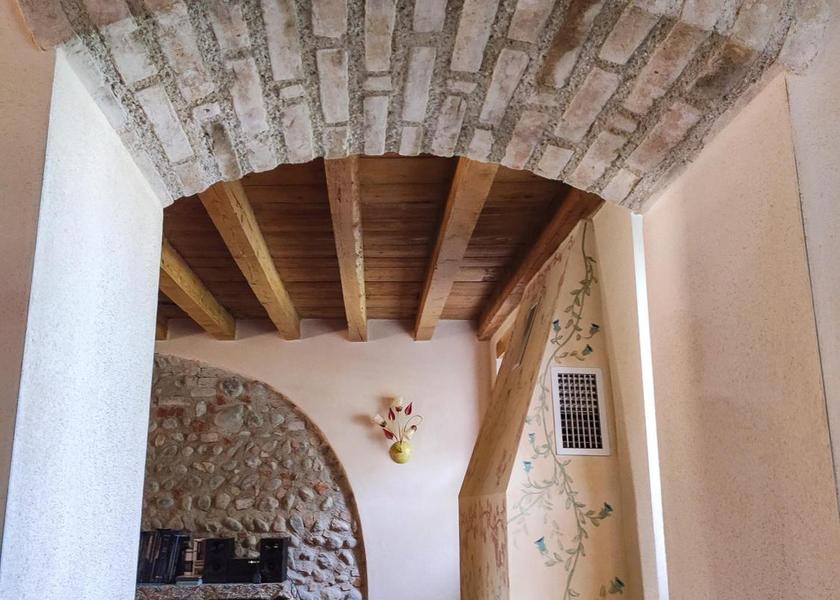 shared lounge/tv area