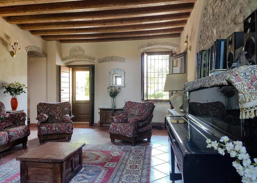 shared lounge/tv area