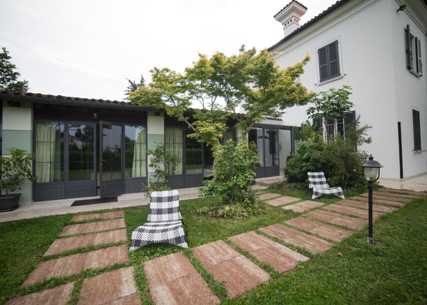 Lombardy Passirano garden