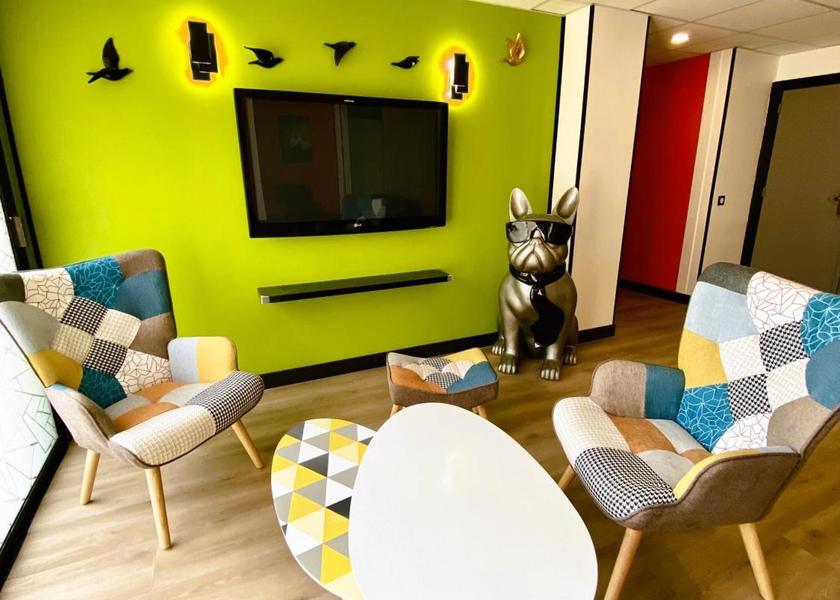 shared lounge/tv area