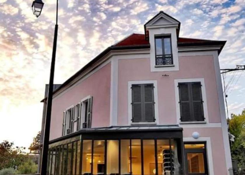 Île-de-France Nemours exterior view