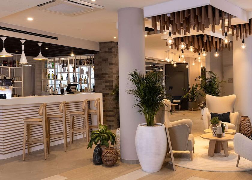 Normandy Le Havre Bar (on property)