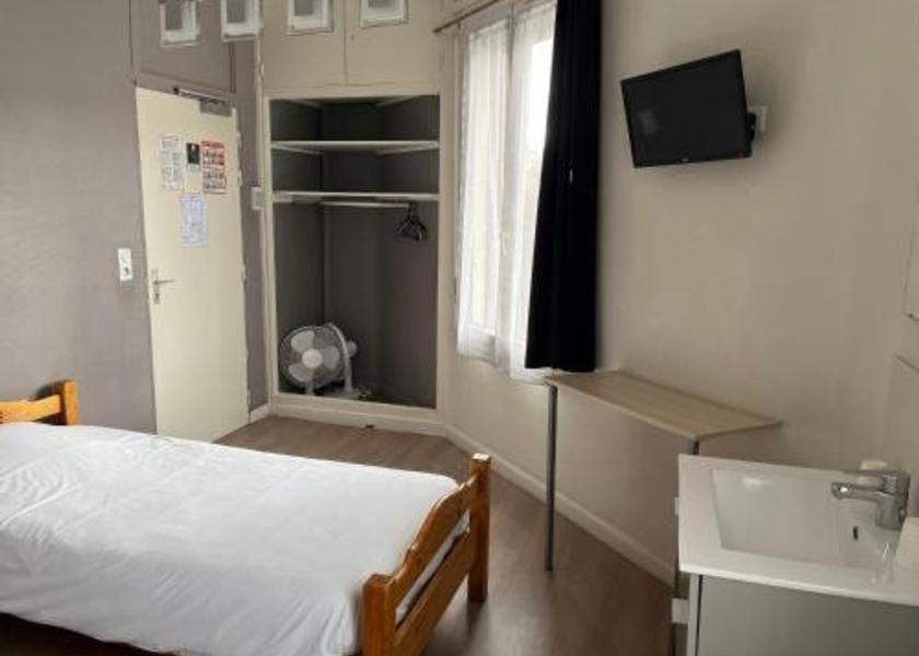 Grand Est Reims Double Room with Private Bathroom