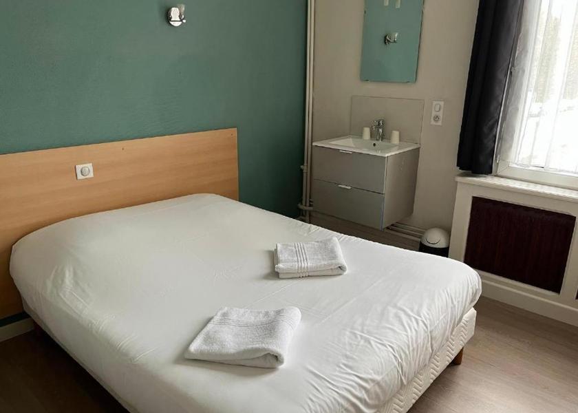 Grand Est Reims Double Room with Private Bathroom