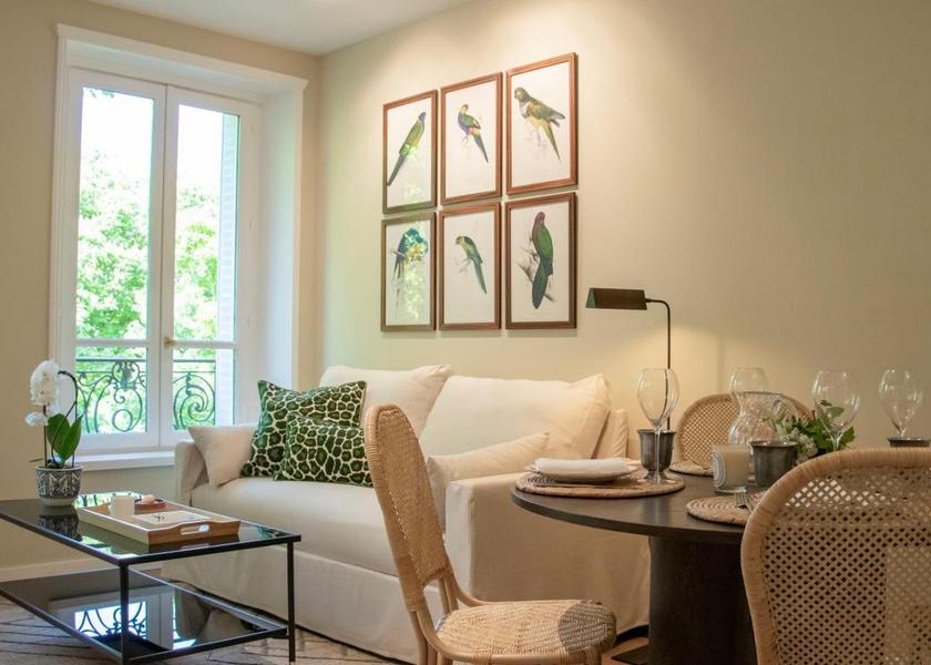 Grand Est Reims guestroom