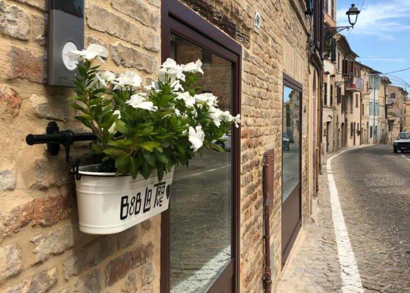 Marche Montecosaro entrance