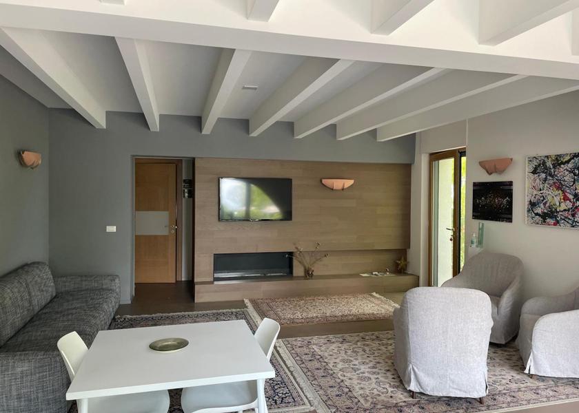 shared lounge/tv area