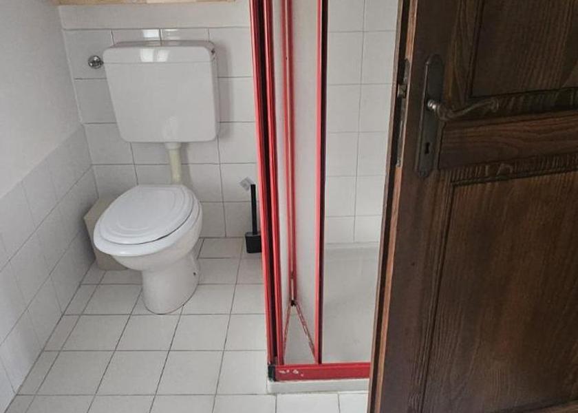 Piedmont Airasca bathroom
