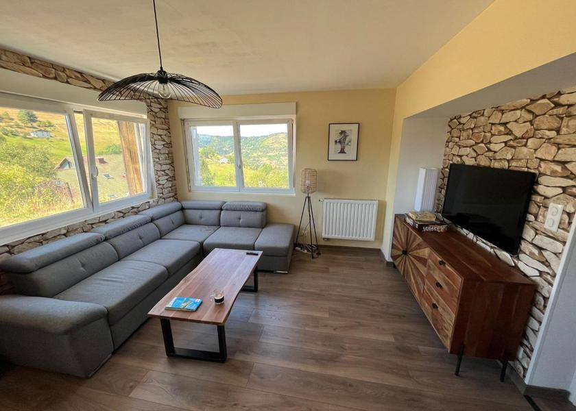Grand Est La Bresse shared lounge/tv area