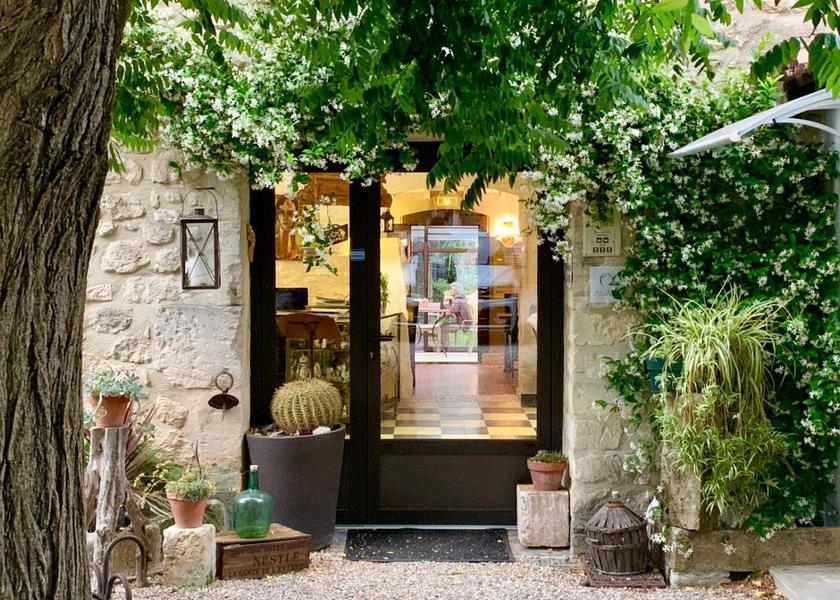 Provence - Alpes - Cote d'Azur Fontvieille 