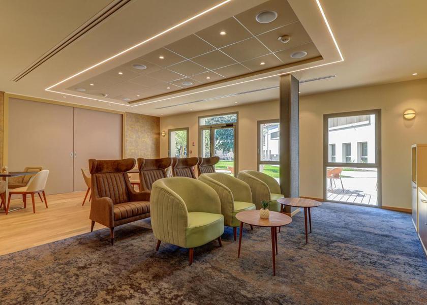 shared lounge/tv area