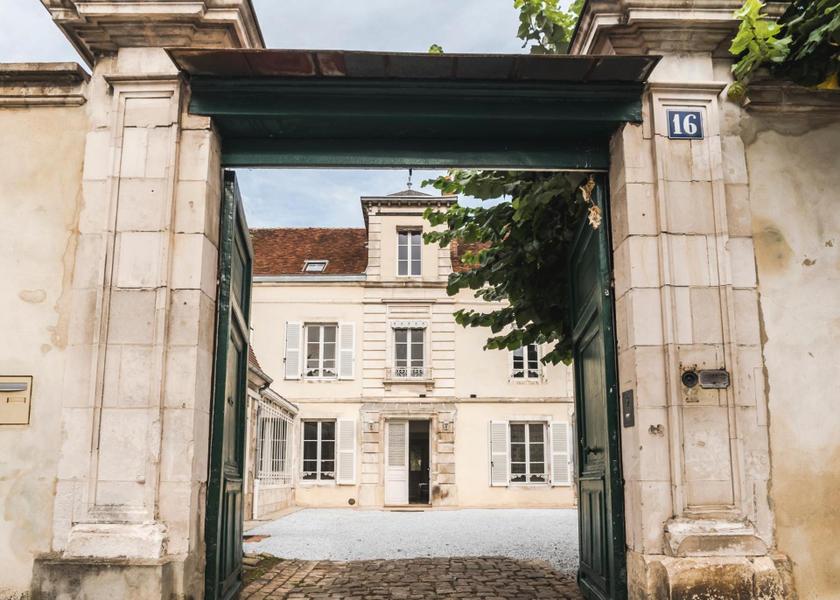 Bourgogne-Franche-Comté Auxerre entrance