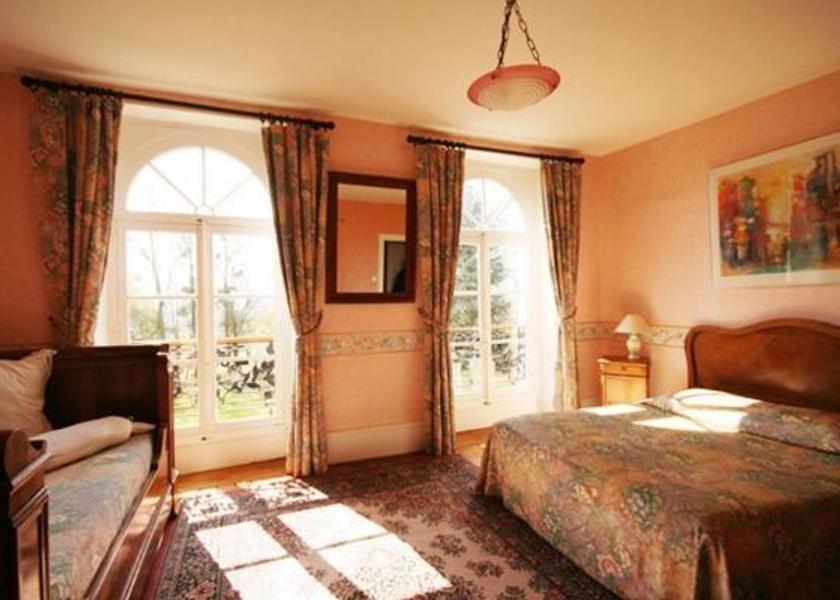 Bourgogne-Franche-Comte Auxerre Triple Room with Private Bathroom