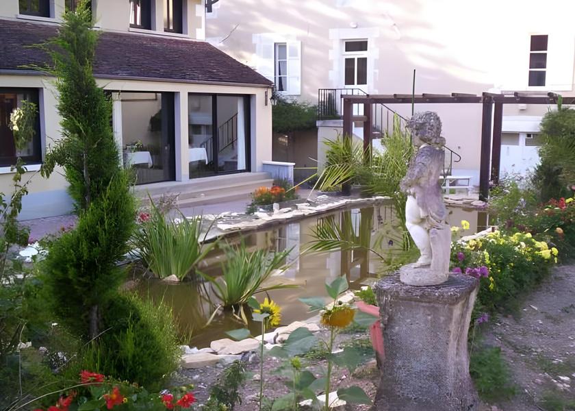 Bourgogne-Franche-Comte Auxerre garden