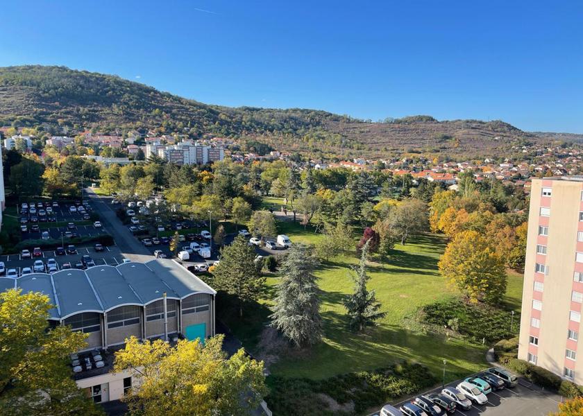 Auvergne-Rhône-Alpes Clermont-Ferrand 