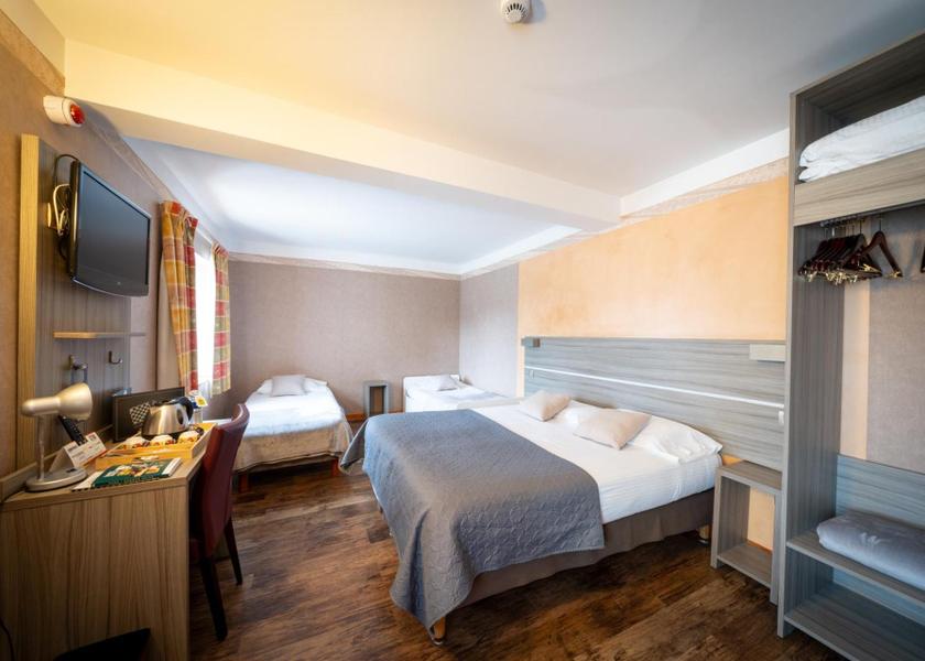 Bourgogne-Franche-Comté Nevers Quadruple Room