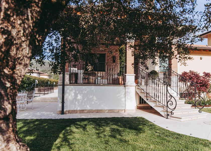 Veneto Badia Calavena garden