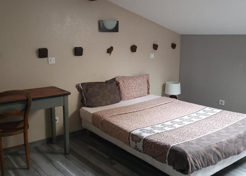 Auvergne-Rhône-Alpes Roanne Two-Bedroom Apartment with View