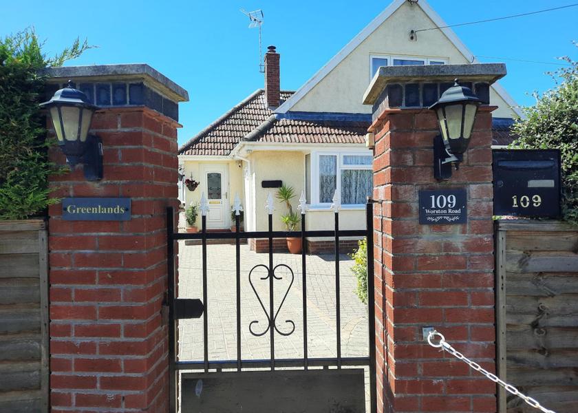 England Highbridge exterior view