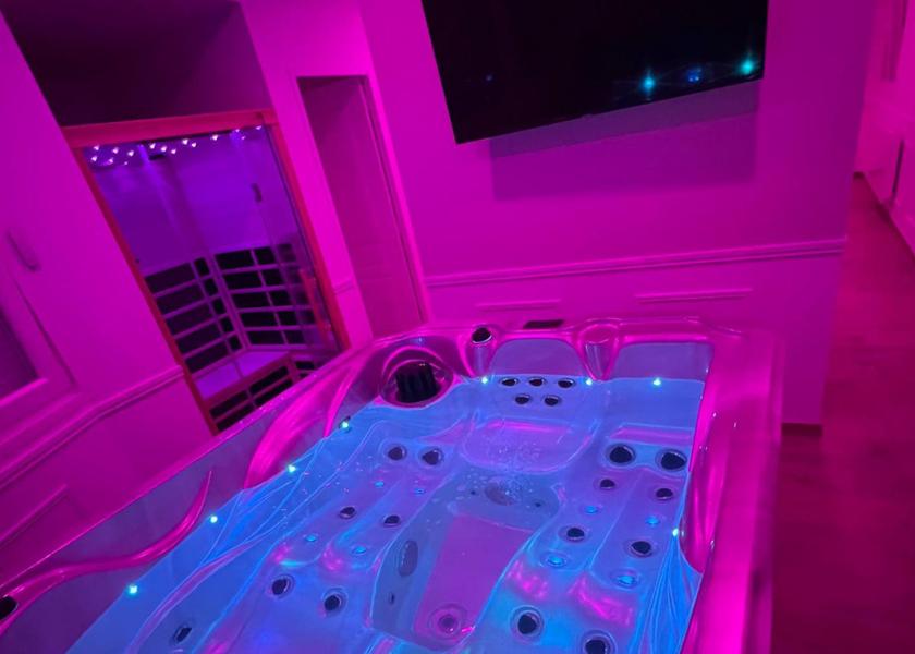 Normandy Rouen hot tub