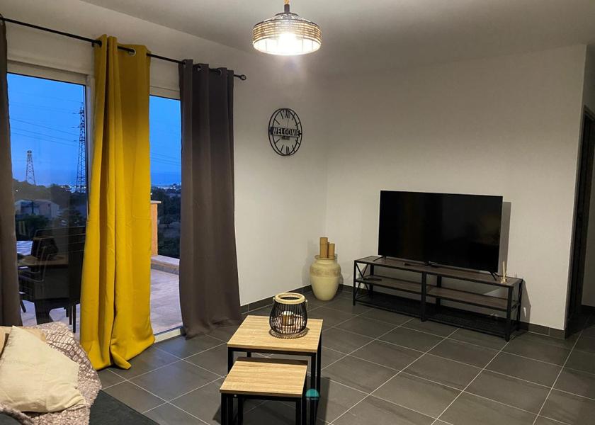 shared lounge/tv area