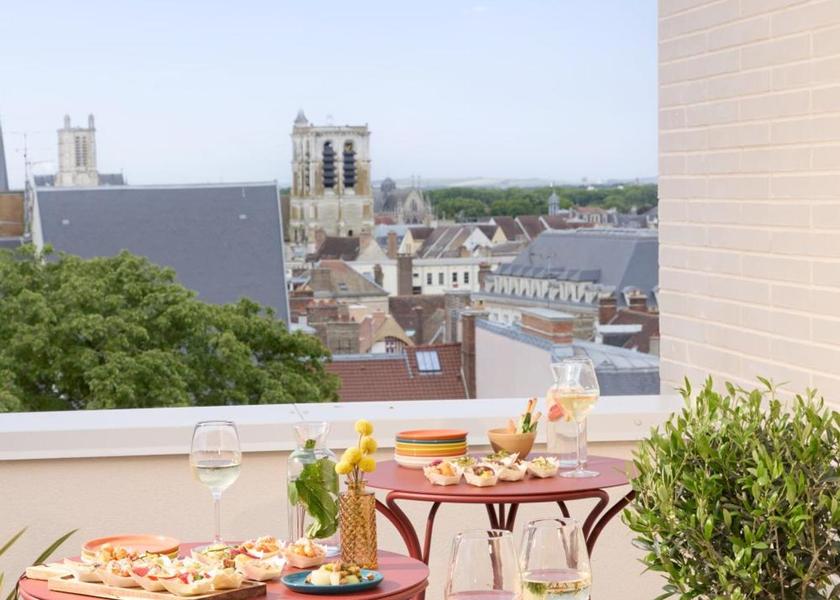 Grand Est Troyes balcony/terrace
