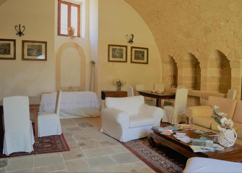 shared lounge/tv area