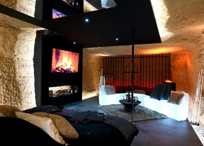 Centre-Loire Valley Tours Suite with Hot Tub