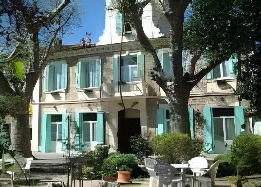 Provence-Alpes-Côte d'Azur Avignon exterior view